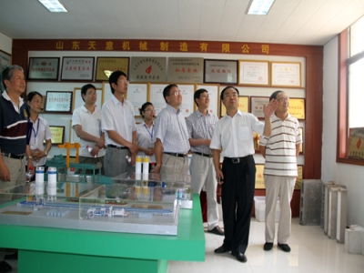 2012.7.28日山東天意兩項科技成果鑒定順利通過，北京領導專家，到我公司參觀指導