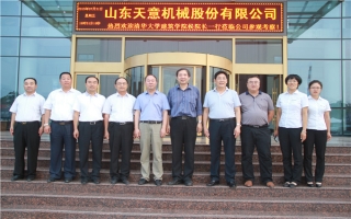 清華大學建筑設計研究院副院長、研究員侯建群蒞臨