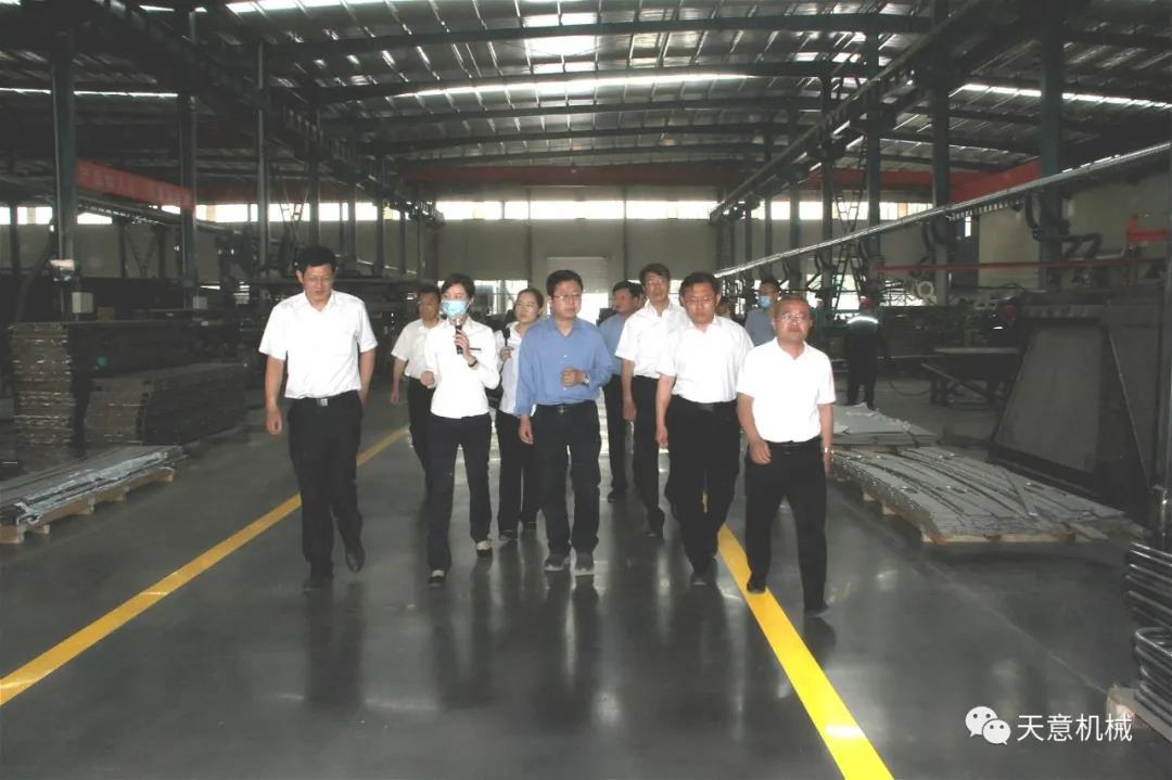 市聯(lián)合調研組對天意機械入選省優(yōu)選項目的 裝配式建筑自動化PC生產線進行現場調研